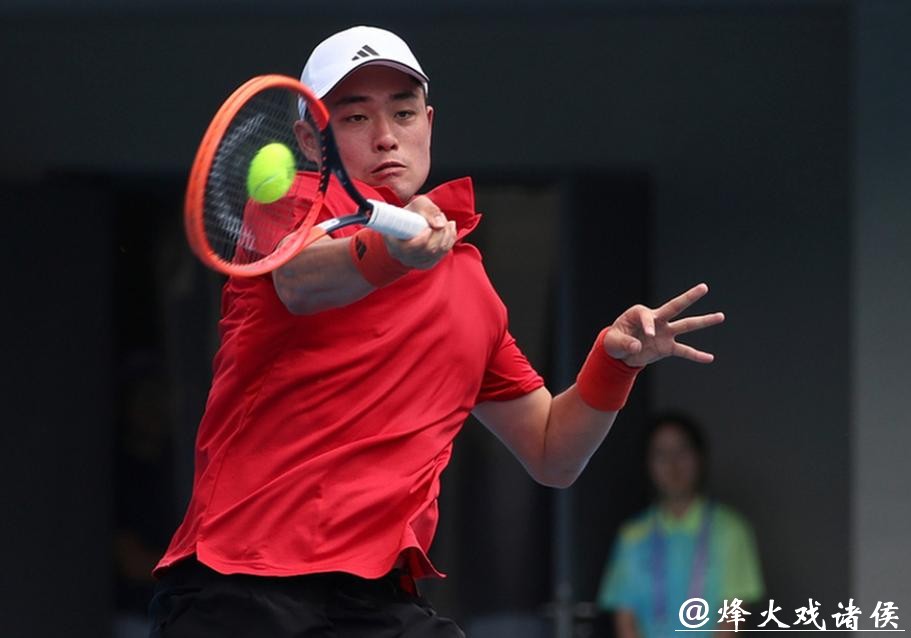 拿下职业生涯澳网正赛首胜!吴易昺四盘激战胜出晋级 拿下职业生涯澳网正赛首胜!吴易昺四盘激战胜出晋级