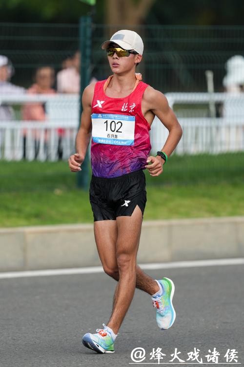 杨家玉搭档石升吉收获马拉松竞走混合接力冠军 杨家玉搭档石升吉收获马拉松竞走混合接力冠军