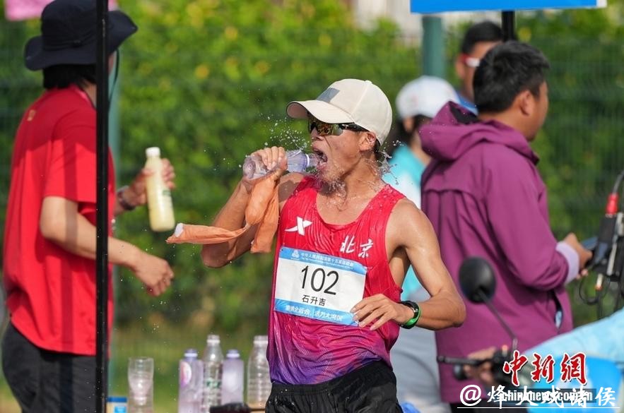 杨家玉搭档石升吉收获马拉松竞走混合接力冠军 杨家玉搭档石升吉收获马拉松竞走混合接力冠军